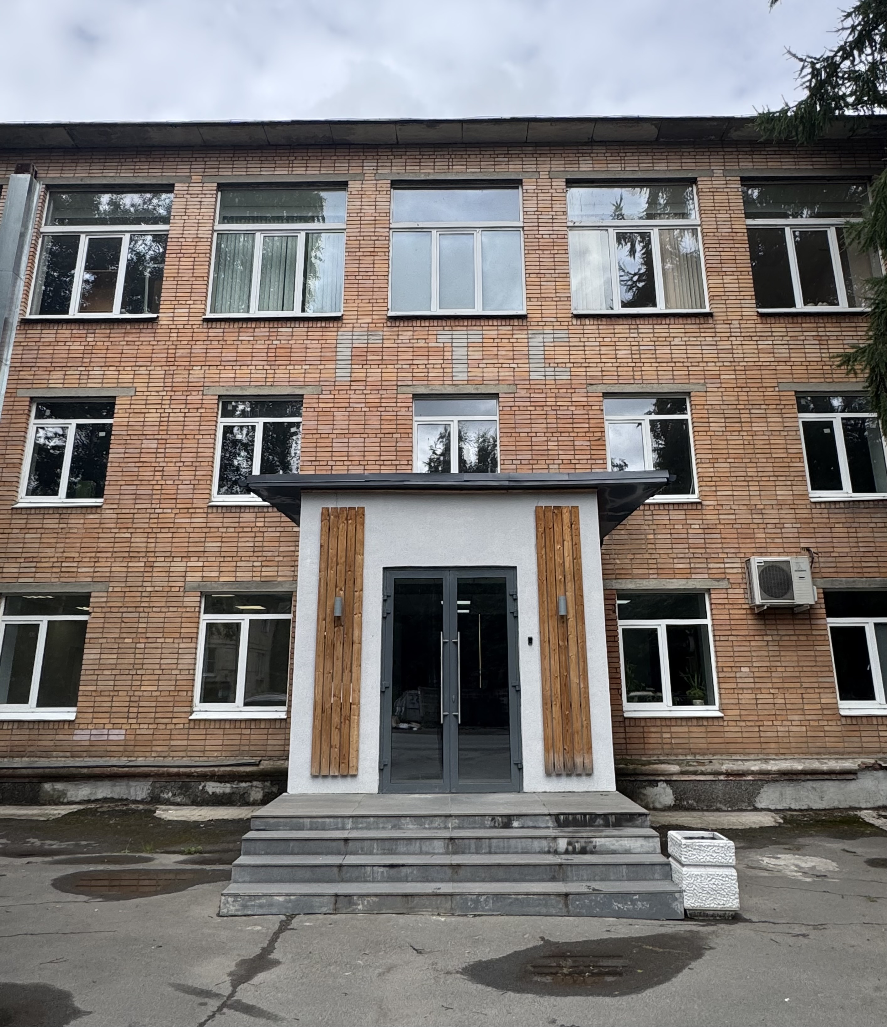 Капитальный ремонт здания 2300 м.кв